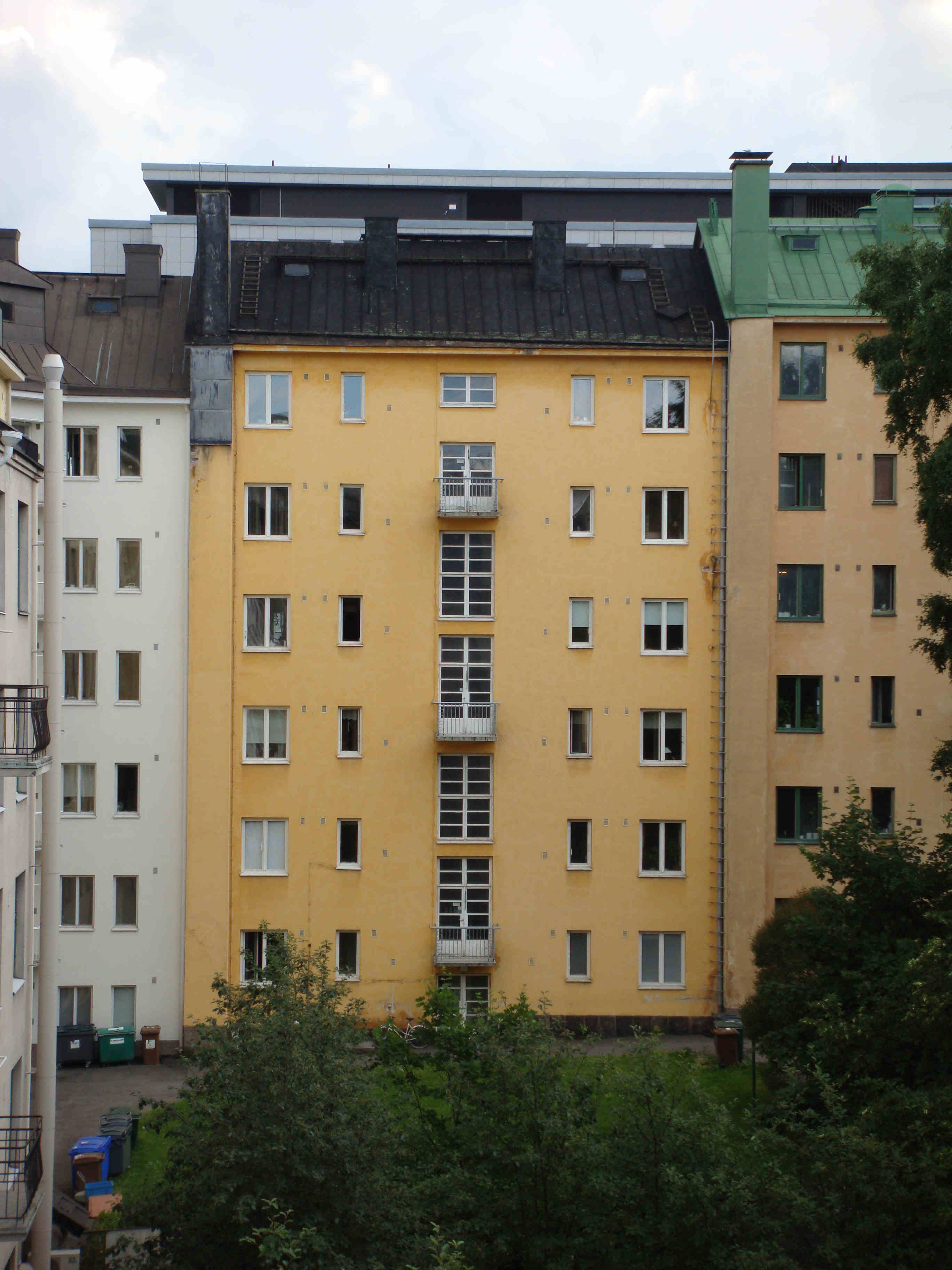 Pihajulkisivu - As Oy Kivel�nkatu 1 b